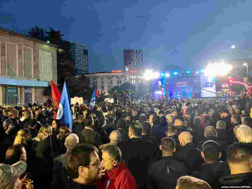 Kryetari i Partisë Liria, Ilir Meta, tha se Qeveria nuk duhet të provokojë protestuesit. 