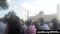 В день Рамазан-хайита многие дети не были допущены в мечети.