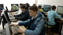 Colegiul care și-a triplat numărul de elevi după ce a introdus specialități IT: „De la bucurie la admitere la lipsă de profesori”