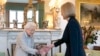Britanska kraljica Elizabeta II. dočekuje Liz Truss, novu premijerku Britanije u palači Balmoral u Škotskoj, 6. septembra 2022.