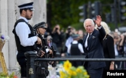 Regele Charles a mulțumit oamenilor care s-au strâns la Buckingham