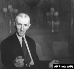 Nikola Tesla, naučnik i inovator, fotografisan prilikom intervjua u Njujorku 10. jula 1935.