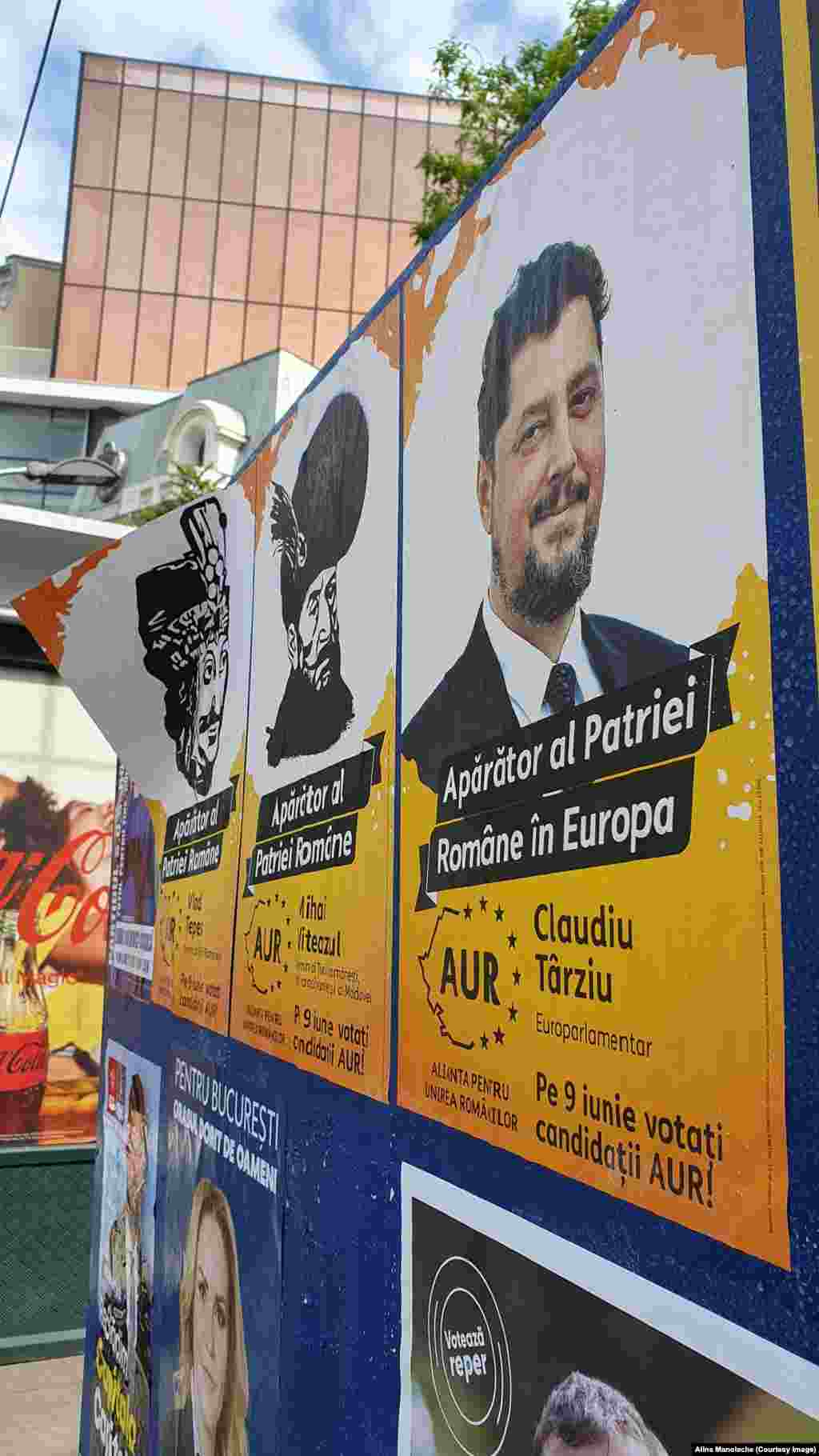 Afișe electorale ale Alianței pentru Unirea Românilor. Alături de Claudiu Târziu, locul doi pe listele pentru europarlamentare, stau doi domnitori care îi îndeamnă pe alegători să voteze AUR - Vlad Țepeș și Ștefan cel Mare. 
