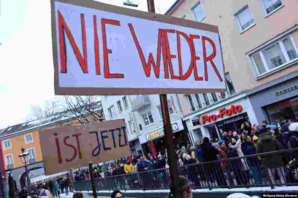 Martin Sellner, un activist austriac de extremă dreaptă ar fi propus ideea de a trimite într-un &bdquo;stat-model&rdquo; nord-African imigranții care sunt &bdquo;o povară asupra societății&rdquo;, inclusiv cei naturalizați ca cetățeni germani sau austrieci. Ideea este similară cu planurile naziștilor de a deporta evreii în Madagascar în 1940 și cu Soluția Finală de a-i extermina, agreată la Conferința din Wannsee în 1942. &bdquo;Niciodată din nou - este acum&rdquo; - Bonn, 21 ianuarie.&nbsp;