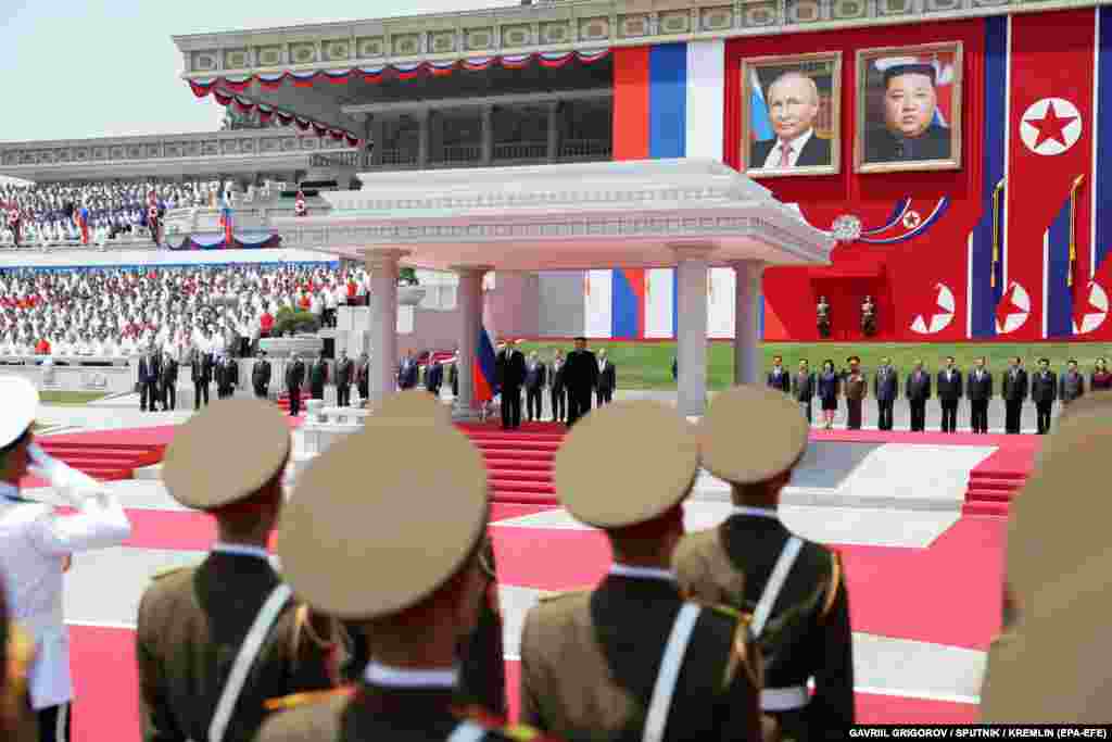 Северокорейские военные на официальной церемонии встречи Путина. Ким Чен Ын назвал отношения Северной Кореи с Россией «пламенной дружбой»