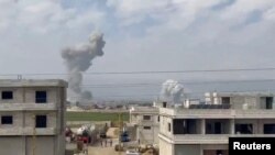 Oblaci dima u dolini Bekaa, dok su izvori u Libanonu izvijestili da su u izraelskim zračnim napadima ubijena najmanje dva člana Hezbolaha, 26. 2. 2024.