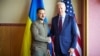Președintele ucrainean Volodimir Zelenski (stânga) și președintele american Joe Biden la summitul G7 de la Hiroshima, Japonia, în luna mai.