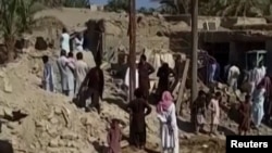 La 18 ianuarie, raiduri aeriene pakistaneze au lovit sate din provincia iraniană Sistan-Baluchistan, în apropierea frontierei dintre cele două țări, ucigând patru copii și cinci adulți, potrivit oficialilor iranieni.