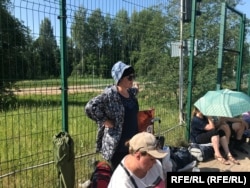 Ucrainenii așteaptă în no-man’s-land, 21 iunie.