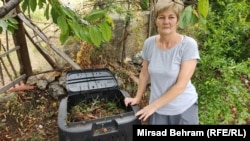 Compostul poate fi o soluție atât pentru gospodăriile individuale, cât și la nivel municipal. Din alimentele care ar fi fost irosite, se poate crea îngrășământ.