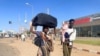 Ljudi se okupljaju na stanici kako bi pobjegli iz Kartuma tokom sukoba između paravojnih snaga za brzu potporu i vojske u Kartumu, Sudan, 19. aprila 2023.