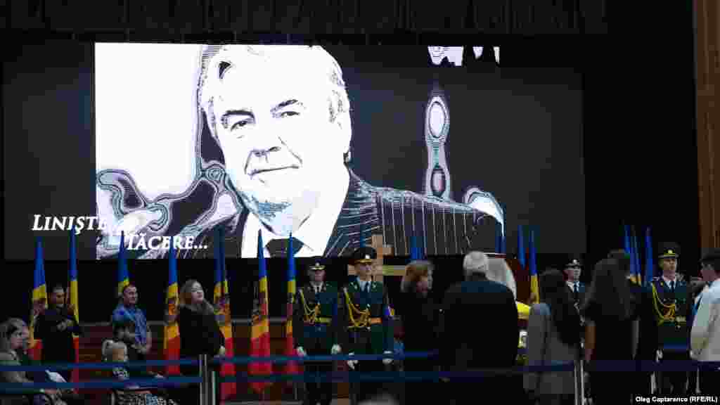 Primul președinte al Republicii Moldova, Mircea Snegur, a fost înmormântat azi, 16 septembrie. El a decedat în noaptea de 13 spre 14 septembrie la vârsta de 83 de ani.