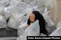 București, sectorul 1, 10 iunie 2024 - coadă la depunerea buletinelor de vot.
