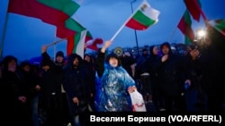 Demonstranti protestuju ispred centra za izbeglice u Sofiji, ranije ovog meseca, sa zahtevom da bude zatvoren.