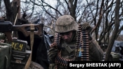 Militar ucrainean în bătălia pentru Bahmut, martie 2023 (fotografie de arhivă) 