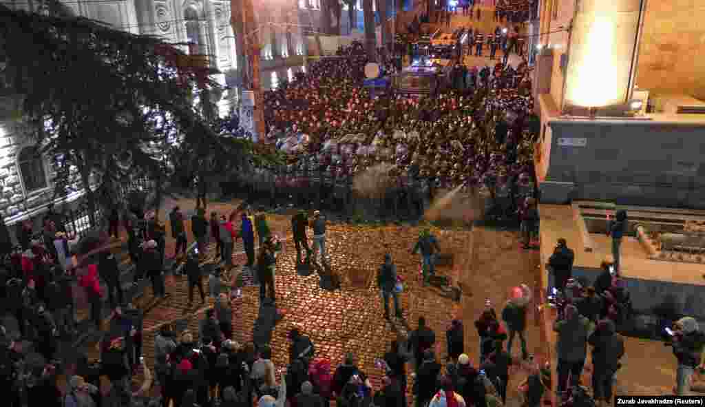 Taj tekst podsjeća na sličan zakon usvojen u Rusiji 2012. godine i koji je Kremlj naširoko koristio za represiju nad medijima, oporbenim organizacijama i kritičarima vlasti.