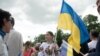 La Chișinău a fost organizat un eveniment dedicat celei de-a XI-a aniversări a Zilei Cămășii Ucrainene Vîșivanka.<br />
<br />
Vîșivanka, așa cum spun ucrainenii cămășii populare, este sărbătorită anual, în a treia zi de joi din luna mai. Tradiția a pornit de la studenții Facultății de Istorie, Științe Politice și Relații Internaționale de la Universitatea din Cernăuți.<br />
&nbsp;
