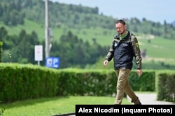 Mircea Fechet, ministrul Mediului, în vizită în Parcul Național Piatra Craiului.