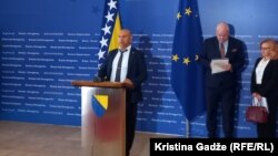 Mujo Fafulić(za govornicom), predsjednik Vijeća nacionalnih manjina Parlamentarne skupštine Bosne i Hercegovine, 21. maja 2024.