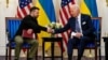 Președintele ucrainean Volodimir Zelenski, alături de cel american, Joe Biden. 