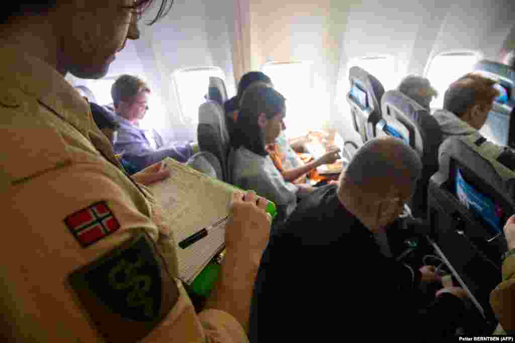 Avio posada je iz civilnih redova, ali medicinsko osoblje je iz norveške vojske. &nbsp;