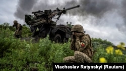 Artileriștii ucraineni trag cu sistemul de lansare de rachete „Vampir” către pozițiile trupelor rusești în apropierea orașului Avdiivka din regiunea Donețk, pe 31 mai 2023.