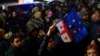 Georgienii au ieșit în stradă pentru a opri un proiect de lege care le-ar aduce țara mai aproape de modelul totalitar din Rusia, îndepărtându-i de valorile democratice europene. Tbilisi, 2 martie 2023.