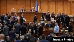 La alegerile programate în prima zi din luna decembrie, românii vor alege 466 de parlamentari (imagine de arhivă).