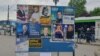 Afișe electorale cu candidați la alegerile locale din București, dar și cu pretendenți pentru poziția de europarlamentar. 