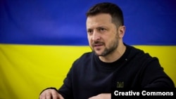 Ukrajinski predsjednik Volodimir Zelenski tokom govora putem video linka na vanrednom sastanku Savjeta Ukrajina-NATO, u Kijevu 19. aprila 2024.