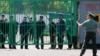 "Ako su zatvorenici plaćali da izađu na uslovnu kaznu, sada će plaćati da se ne nađu na spisku i odu u rat", rekao je predstavnik nevladine organizacije o predloženom novom zakonu koji omogućava mobilizaciju osuđenika.