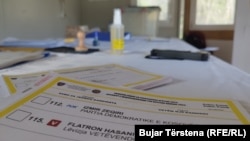 Glasački listići na izbornom mjestu Ujman, Zubin Potok, 23. april 2023.