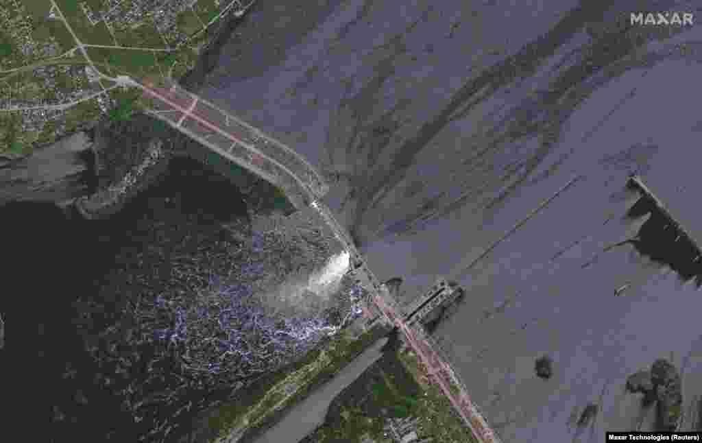 Distrugerea unui baraj major din Ucraina dezlănțuie inundații, pe măsură ce autoritățile încep evacuarea. &nbsp;