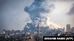 Dim se diže nakon izraelskog zračnog napada na grad Gaza, četvrtak, 12. oktobra 2023.