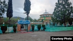 Hram Mai Toti u pakistanskom selu Bandli, gdje se mještani okupljaju da se mole za 28 lokalnih muškaraca koji su nestali nakon što se brod prevrnuo u Sredozemnom moru 14. juna, ostavljajući stotine nestalih za koje se strahuje da su mrtvi