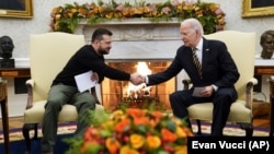 Președintele ucrainean Volodimir Zelenski și cel american, Joe Biden, în timpul unei întâlniri din 2023.