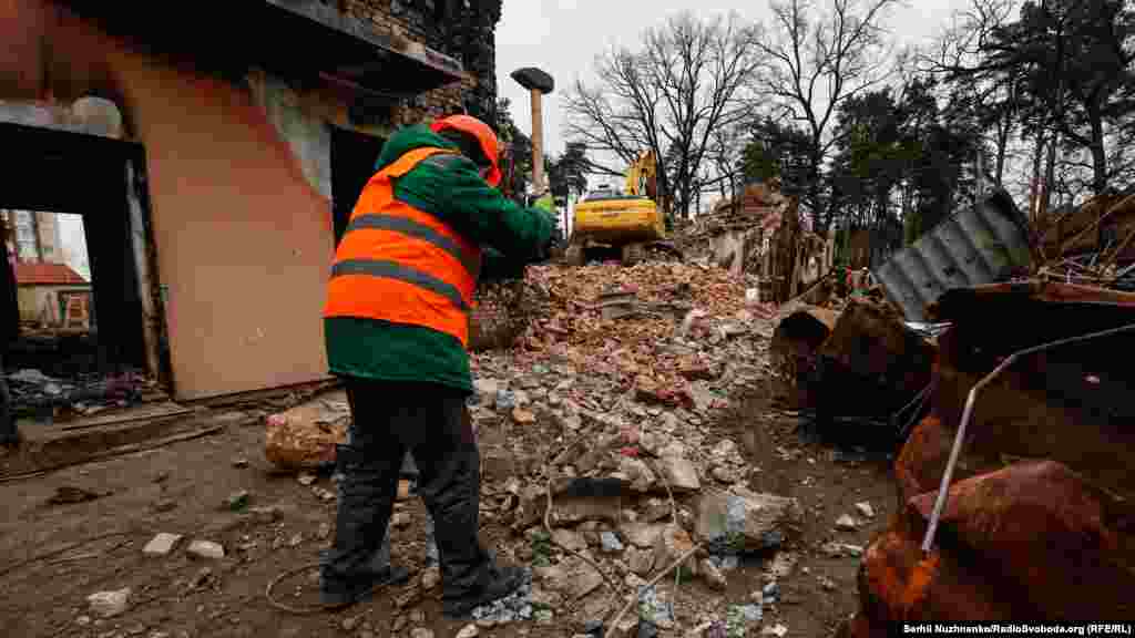 După ce Rusia a declanșat, în februarie 2022, invazia în Ucraina, Irpin a devenit locul unor lupte crâncene între Moscova și forțele Kievului, ceea ce a dus la deteriorarea sau distrugerea a aproape 70% din oraș.