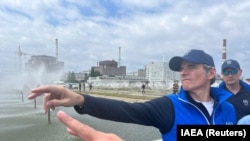 Šef IAEA Rafael Marijano Grosi tokom posete Zaporožju u junu 2023. 