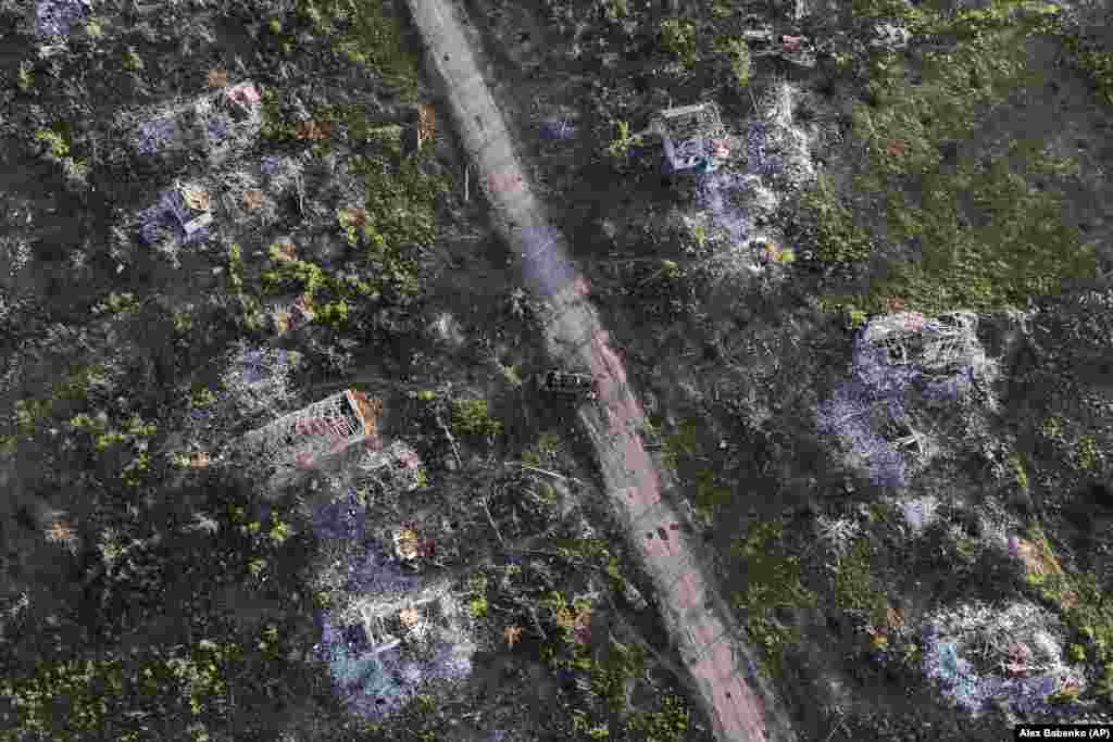 Devastirani pejzaž nedavno oslobođenog sela Kliščivka, koje se nalazi na južnom krilu Bahmuta, snimljen iz vazduha 24. septembra. Ukrajinski komandanti opisali su zauzimanje Kliščivke i obližnje Andrijevke kao odskočnu dasku za ponovno osvajanje razorenog grada Bahmuta, koji je dobio ogroman simbolički značaj. &nbsp;