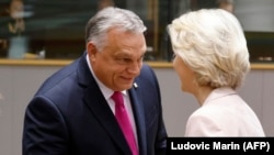 Premierul ungar Viktor Orbán și președinta Comisiei Europene, Ursula von der Leyen, la ultimul summit UE, Bruxelles, 26 octombrie 2023.