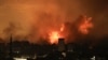 Orașul Gaza este cuprins de flăcări după un atac aerian israelian, 12 octombrie 2023.