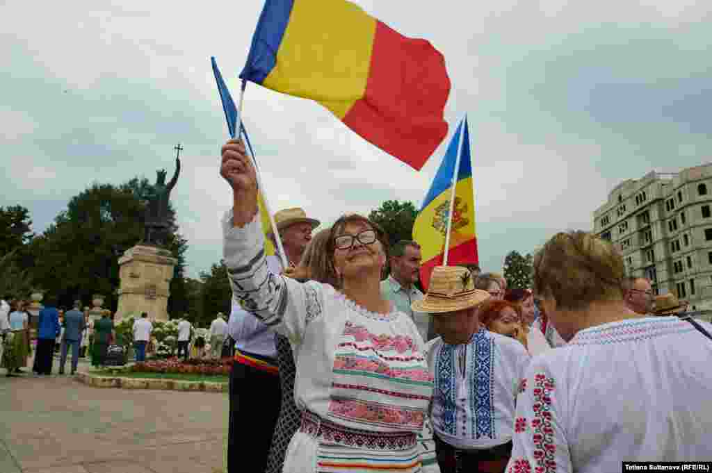 Ziua Independenței este sărbătorită la nivel național în toate satele și orașele cu depuneri de flori, expoziții, competiții sportive, concerte și acțiuni comemorative dedicate aniversării a 33 de ani de la proclamarea Independenței Republicii Moldova. 