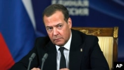 Dmitri Medvedev - fost președinte al Rusiei, vicepreședinte al Consiliului de Securitate al Rusiei și șeful partidului Rusia Unită.