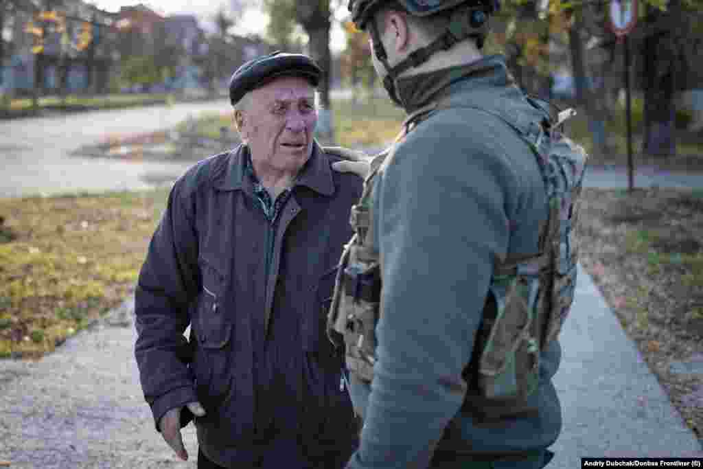 Қала тұрғыны украиналық әскериге "бізді тастап кетпеңдерші, жалынамын" деді. 
