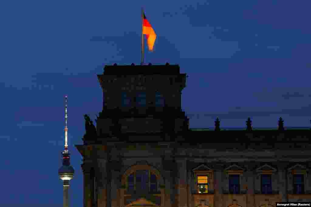 Un colț al Reichstagului din Berlin, la apus. Germania se bazează în mare măsură pe Rusia pentru nevoile sale energetice. Înainte de invazia din 24 februarie a Kremlinului în Ucraina, 55% din gazul german era cumpărat din Rusia. 