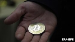 Potrivit experților, tranzacțiile în criptomonede sunt mult mai ușor de urmărit decât cele realizate prin intermediul sistemului bancar internațional.