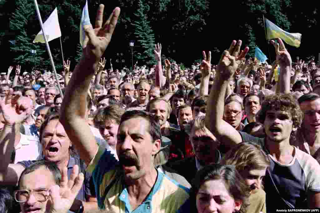 An attempted putsch was launched between August 19 and August 22 by hard-line communists seeking to overthrow Gorbachev and reverse his reforms. Their efforts faced popular resistance and quickly collapsed. In the chaotic days that followed, on August 24, the Ukrainian parliament declared the country's independence. The declaration was made subject to popular ratification by a referendum on December 1, 1991. 