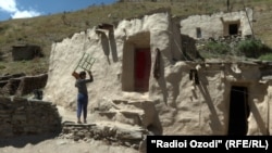 Casă din Valea Yaghnob, o zona îndepărtată a Tadjikistanului. 