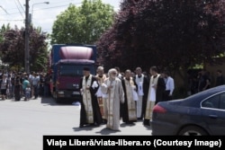 O parte din preoții care au participat la înmormântarea lui Kalo, din Galați.