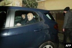 Hapšenje bivšeg premijera Bugarske Bojka Borisova kojeg policija odvodi iz kuće u Sofiji, 17. mart 2022.